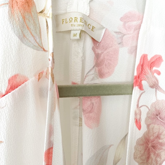 SOLD✨ Elegant Floral Swim Poncho - Picture 2 of 6